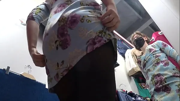 新的A simple lady with big booty and sexy legs got into the lens of a hidden camera in a dressing room and in a shopping center温暖夹子