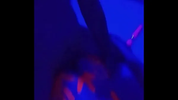Nuovi Fucking bitch with fluo light in the bedrom clip caldi