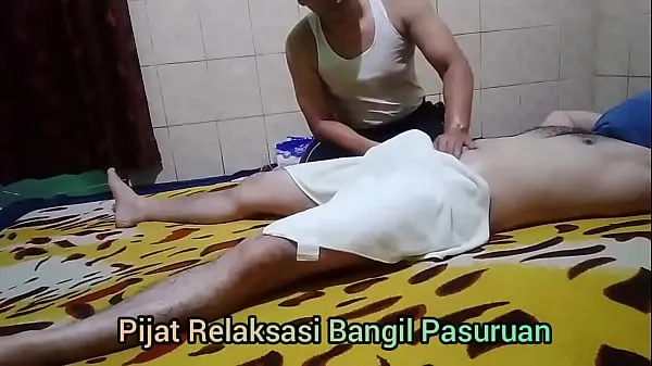 Straight man gets hard during Thai massage Klip hangat baru