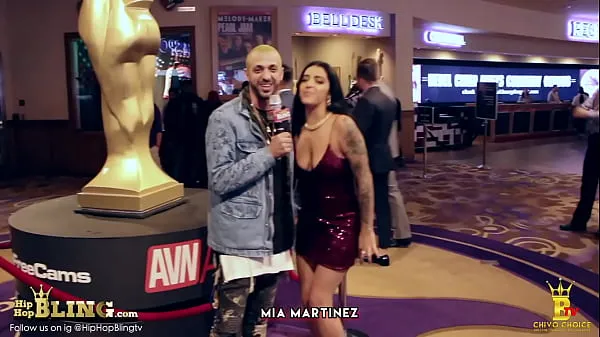 New interviewing Mia Martinez & Salina Savage for at AVN warm Clips