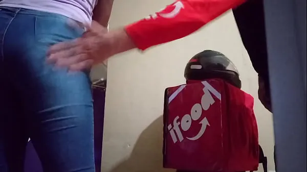 New Married working at the açaí store and gave it to the iFood delivery man warm Clips