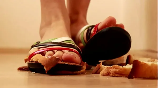 新的Goddess Nulien-Bread Crush Barefoot and With Slippers (Preview温暖夹子