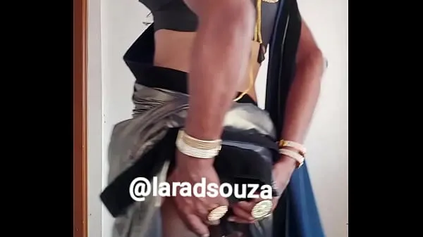 Indian crossdresser slut Lara D'Souza sexy video in lycra saree part 2 Klip hangat baru