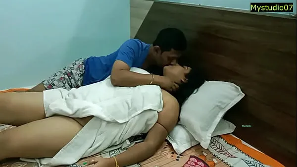 Desi sexy wife shared by husband with his Boss Clip ấm áp mới