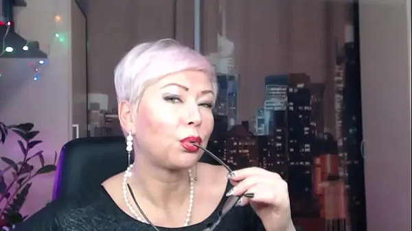 Νέα The famous mature Russian webcam slut AimeeParadise demonstrates excellent dirty talk and hard dildo slotting in her wet insatiable cunt ζεστά κλιπ