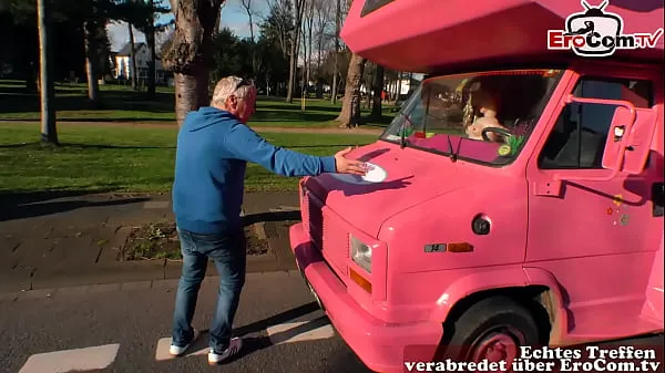 Nuovi Il nonno prende una teenager tedesca in pubblico e la scopa in macchina clip caldi