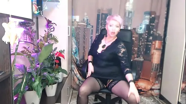 Nye Today, the mature AimeeParadise has a tough client in a private show... All her holes are waiting for cruel tests varme klip