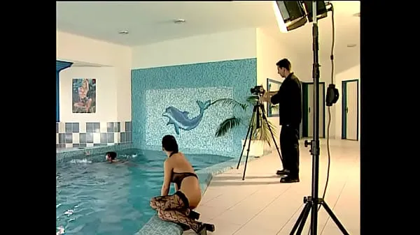 Nieuwe Kathy and Dorothy Have Sex with Nick in the Warm Waters of the Spa warme clips