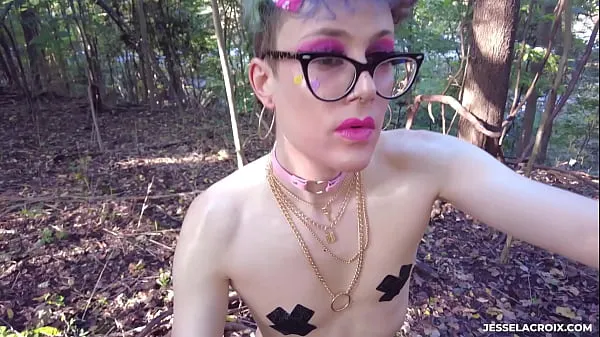 Yeni Femboy naked and oiled up in the woods - ASS FUCK and PISS sıcak Klipler