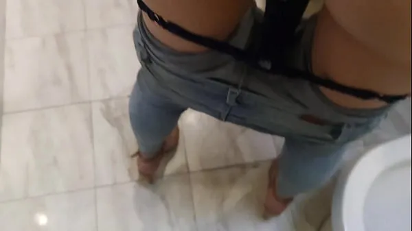 New They almost caught us fucking in the bathroom of my best friend's house who was on her birthday but the desire to fuck was greater warm Clips