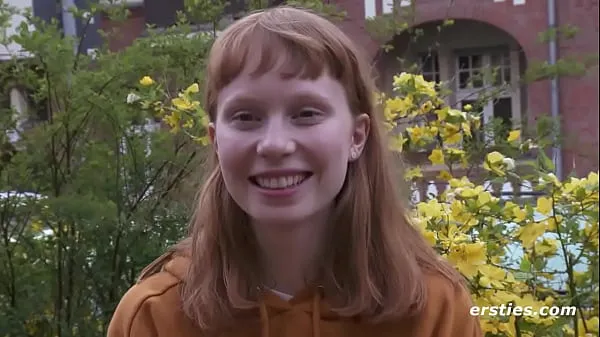 Новые Ersties: норвежская милашка трет свою волосатую кискутеплые клипы