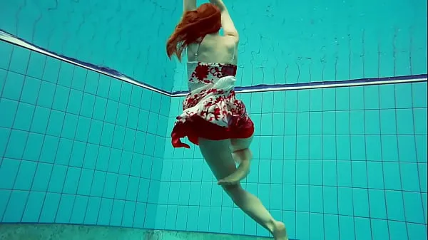 Sexy Polish babe Marketa naked in the pool Klip hangat baru