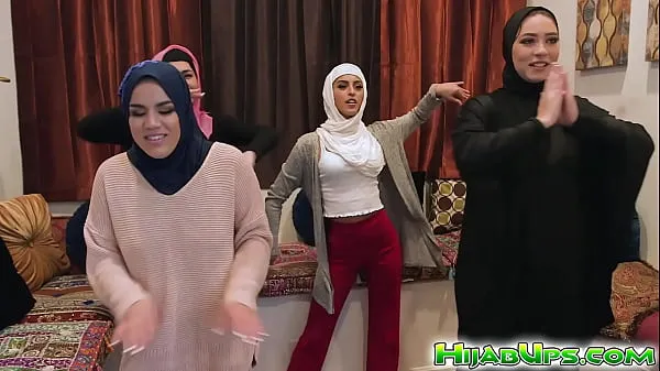 Novi The wildest Arab bachelorette party ever recorded on film topli posnetki