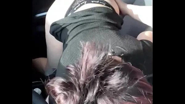 Nové Thick white girl with an amazing ass sucks dick while her man is driving and then she takes a load of cum on her big booty after he fucks her on the side of the street teplé klipy