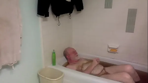 Uusia guy in bath lämmintä klippiä