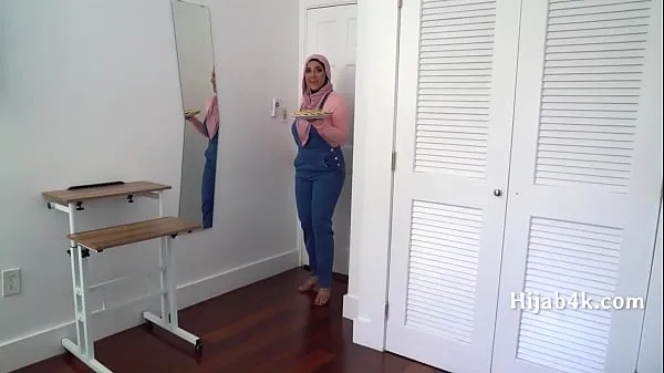 Novi Corrupting My Chubby Hijab Wearing StepNiece topli posnetki
