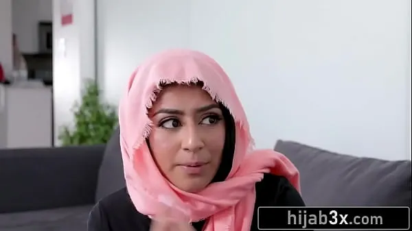 Novi Hot Muslim Teen Must Suck & Fuck Neighbor To Keep Her Secret (Binky Beaz topli posnetki