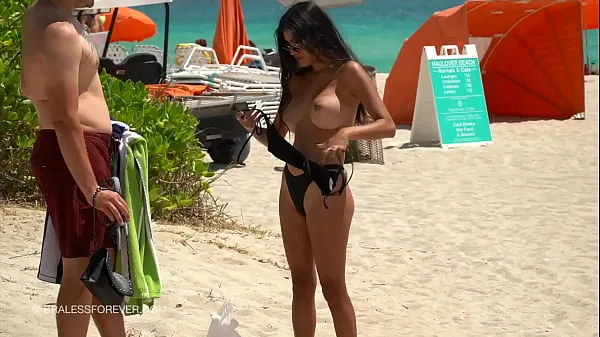新的Huge boob hotwife at the beach温暖夹子