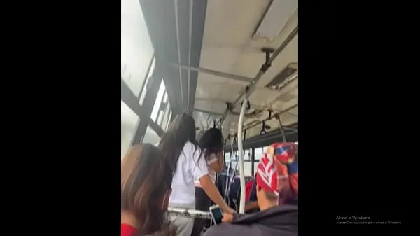 HOT GIRL SQUIRTING IN LIVE SHOW ON PUBLIC BUS Klip hangat baharu