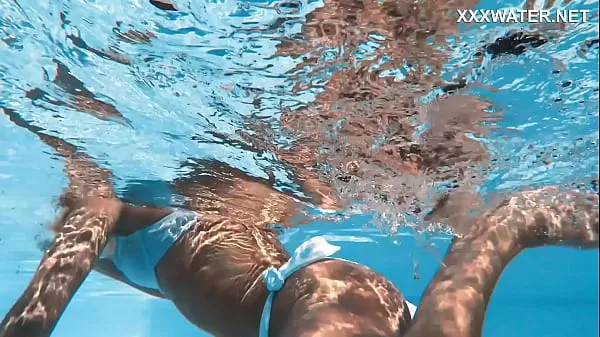 Νέα Candee Licious is a beautiful Hungarian swimming naked ζεστά κλιπ