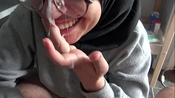 A Muslim girl is disturbed when she sees her teachers big French cock Klip hangat baru