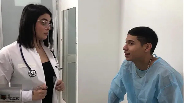 Nye The doctor sucks the patient's dick, She says that for my treatment I must fuck her pussy FULL STORY varme klipp