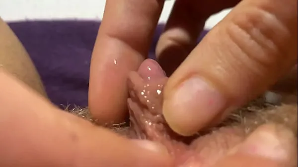 Νέα huge clit jerking orgasm extreme closeup ζεστά κλιπ
