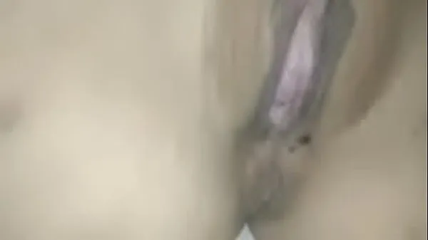 Spreading the pussy of an Asian student girl, giving her a cock to suck until she cums all over her mouth, then thrusting the cock into her clit, fucking her pussy with loud moans, making her extremely aroused. She masturbated twice and cummed a lot Klip hangat baharu