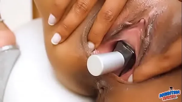 Nye Incredible Body Latina! Inserting Perfum Bottle in Pussy varme klip